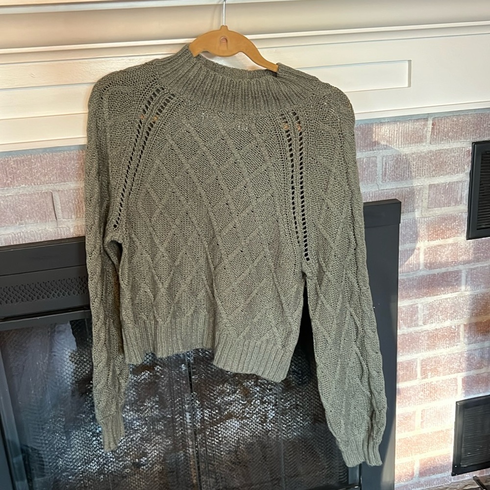 American Eagle ladies sweater size medium.